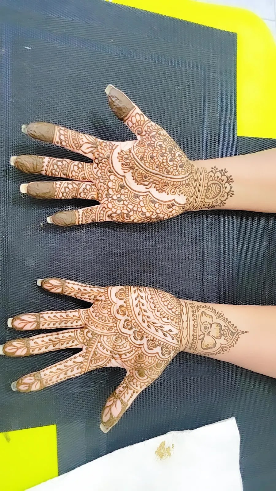 Vani Henna Artist | 7726 Redbud Ln, Niagara Falls, ON L2H 3S2, Canada | Phone: (647) 283-4109