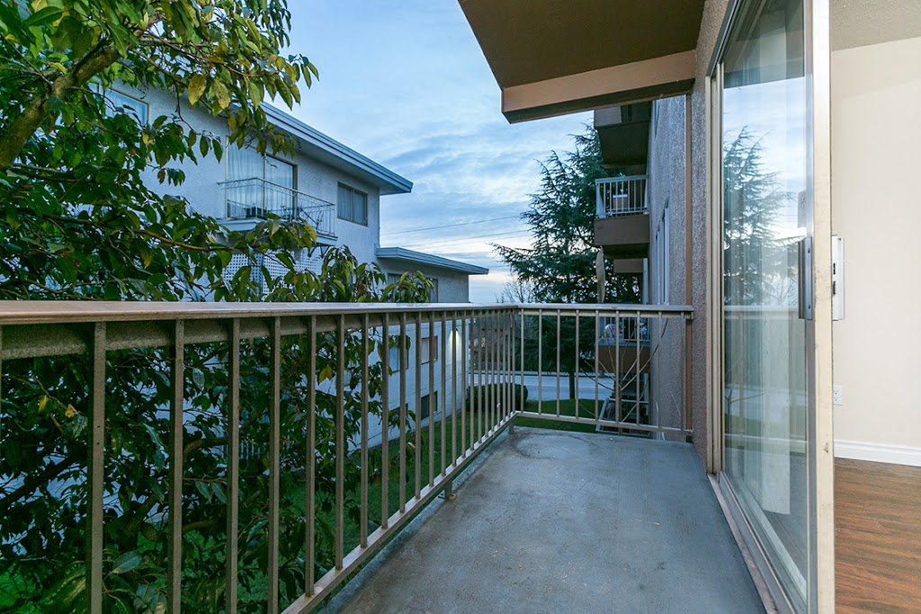 The Terraces on Tenth | 333 10th St, New Westminster, BC V3M 3Y2, Canada | Phone: (604) 239-8898