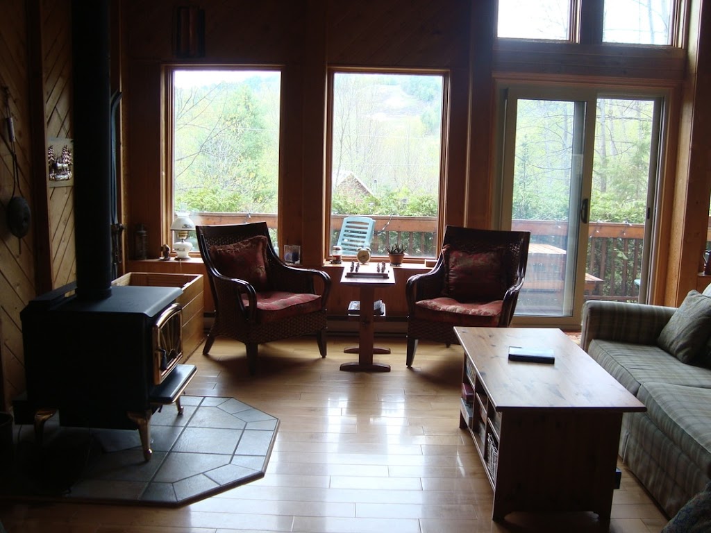 Peaksview Chalet | 83 Viewmount Dr, Calabogie, ON K0J 1H0, Canada | Phone: (613) 265-6755