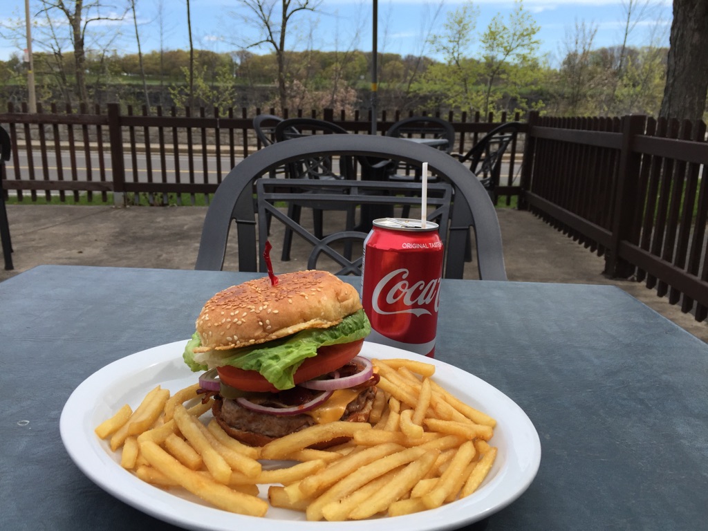 Rivers Edge Restaurant | 4015 River Rd, Niagara Falls, ON L2E 3E4, Canada | Phone: (905) 357-0213