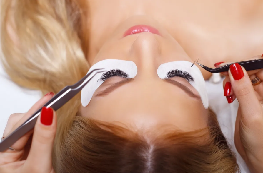 Lash Out Loud | 23 Oakdale Pl, St. Albert, AB T8N 6L7, Canada | Phone: (431) 334-9741