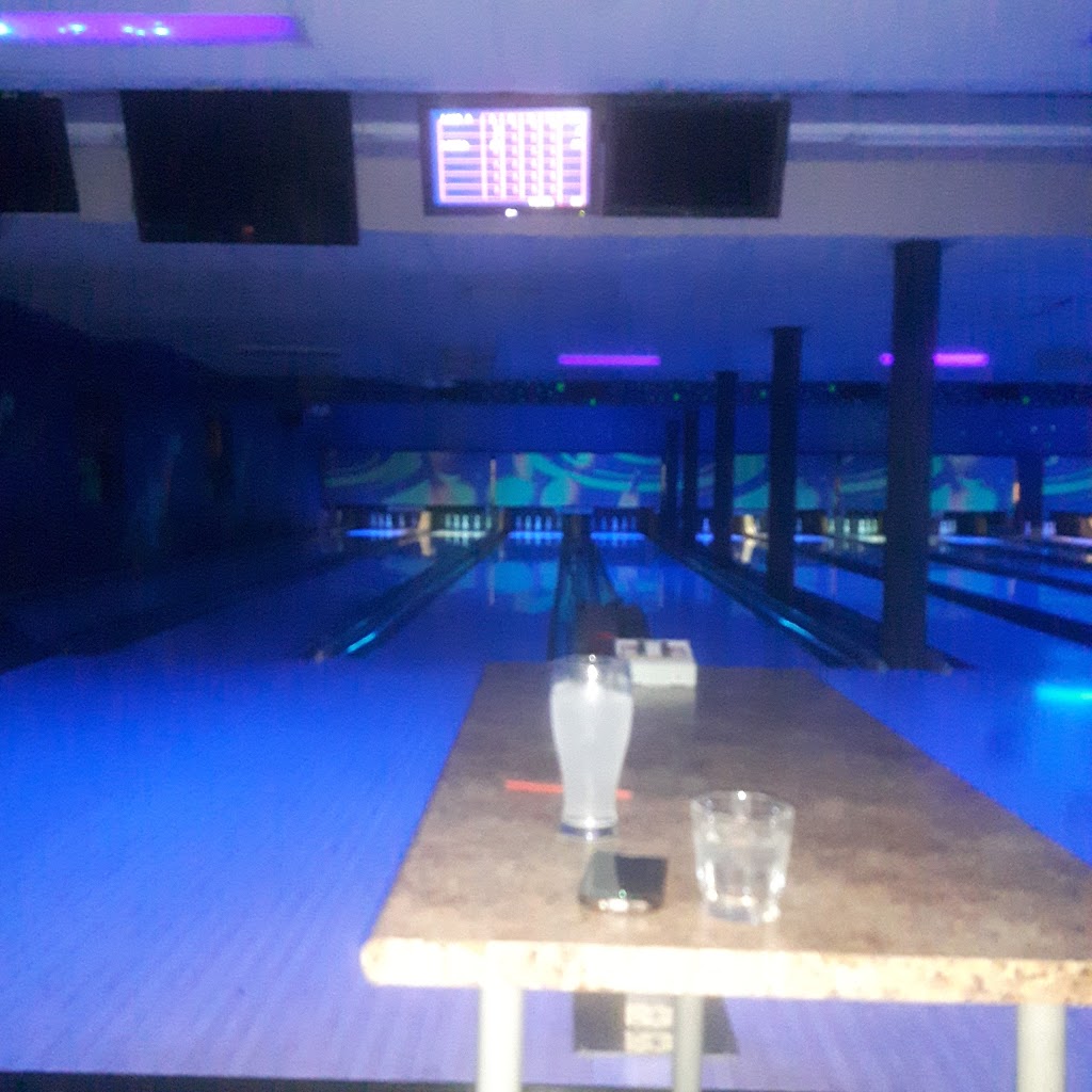 St James Lanes & Lounge | bowling alley | 1805 Portage Ave, Winnipeg, MB R3J 0G2, Canada | 2048887586 OR +1 204-888-7586