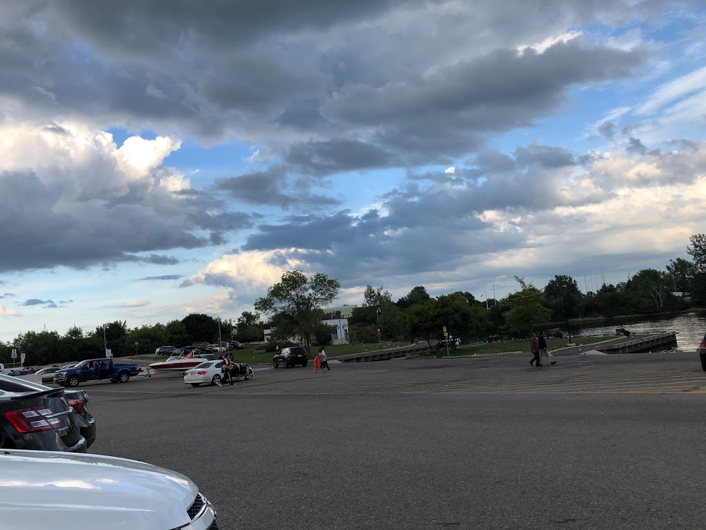 Bluffers Park Parking | Bluffers Park, Toronto, ON M1M 3W3, Canada