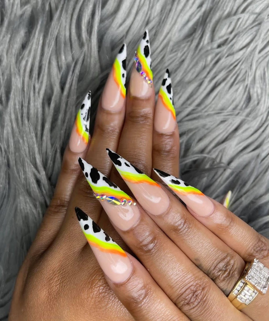 Nail Luxury Spa | 3280 Monarch Dr Unit 4, Orillia, ON L3V 8A2, Canada | Phone: (705) 329-0770