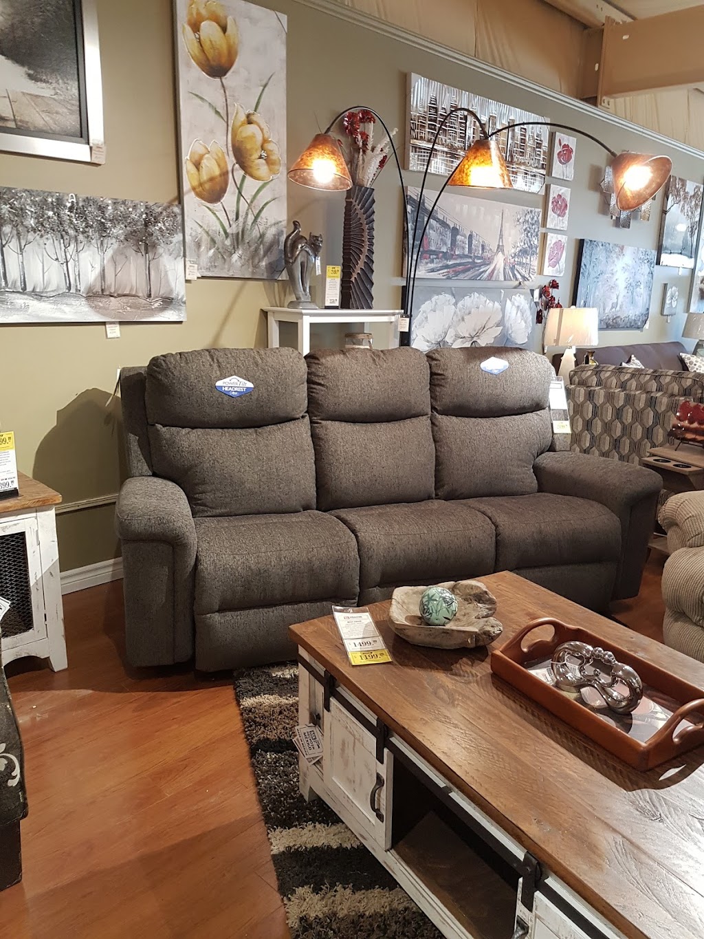 Napanee Home Furniture And Appliances | 447 Centre St N, Napanee, ON K7R 3S4, Canada | Phone: (613) 354-2155