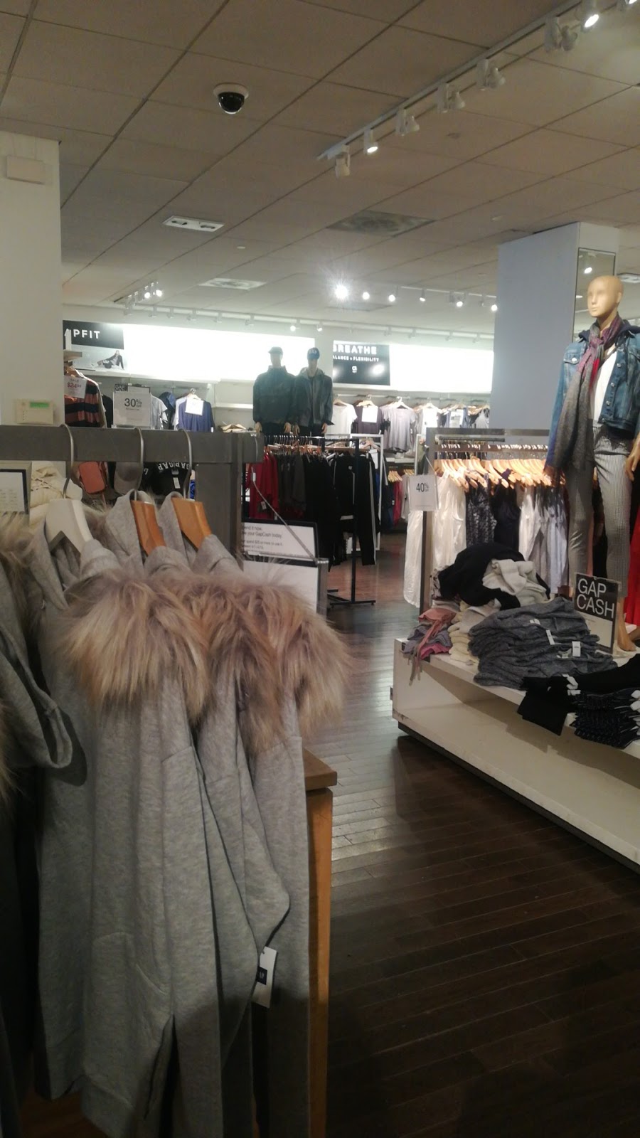 Gap | 375 Queen St W, Toronto, ON M5V 2A5, Canada | Phone: (416) 591-3517