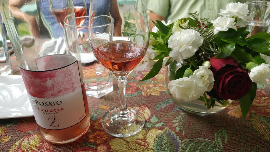Vinoteca on Vineyard | 5039 Marshall Rd, Cowichan Valley E, BC V9L 5L1, Canada | Phone: (250) 709-2279