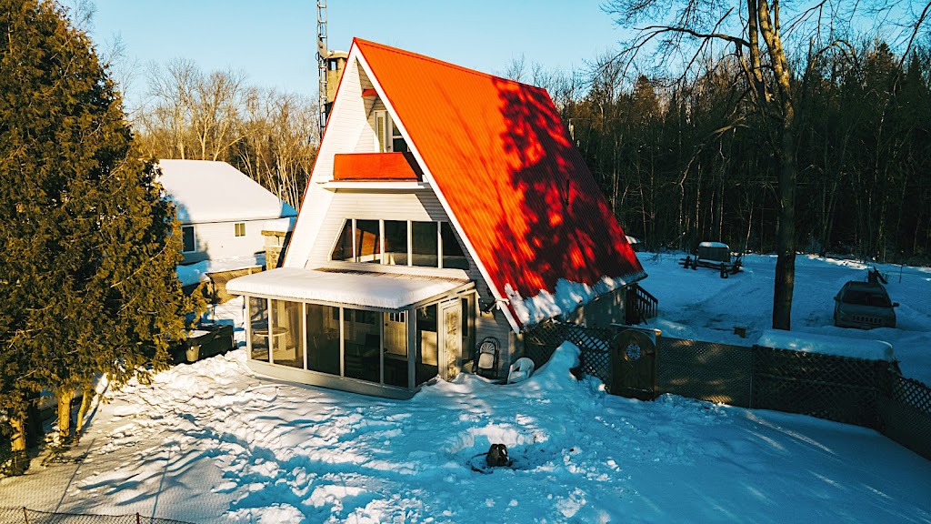 A Red Frame | 137 Fell Station Dr, Fenelon Falls, ON K0M 1N0, Canada | Phone: (905) 924-3211