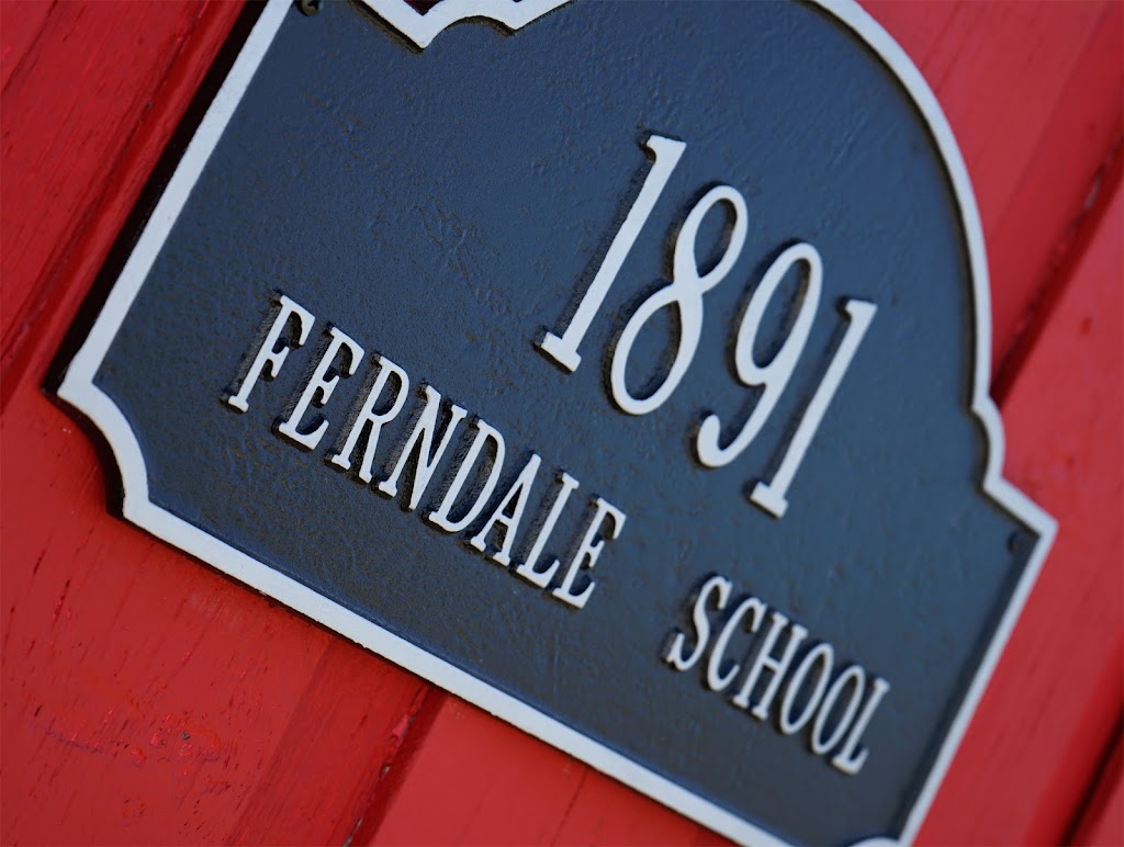Red Schoolhouse Gallery | 2866 Hwy 6, Lions Head, ON N0H 1W0, Canada | Phone: (519) 793-3080