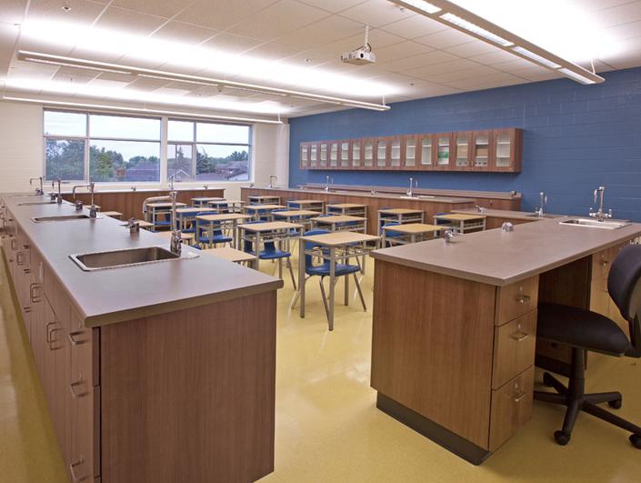 École Secondaire De Lamothe-Cadillac | 1775 Totten St, Windsor, ON N9B 1X4, Canada | Phone: (519) 253-0929