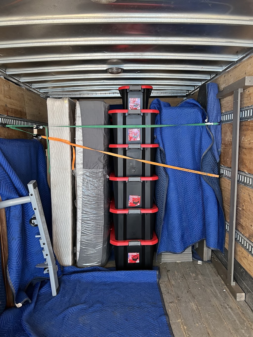 DILIGENT MOVERS | Residential and office MOVERS | 554 Warhol Way, Mississauga, ON L5W 1M1, Canada | Phone: (647) 616-6601