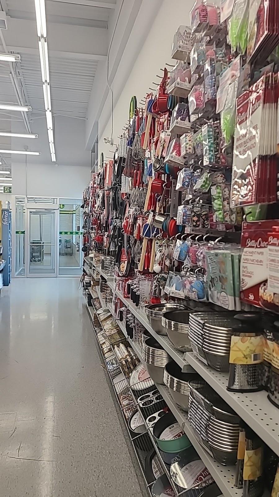 Dollarama | 605-D Rue Thibault, Sherbrooke, QC J1H 3B2, Canada | Phone: (819) 823-9814