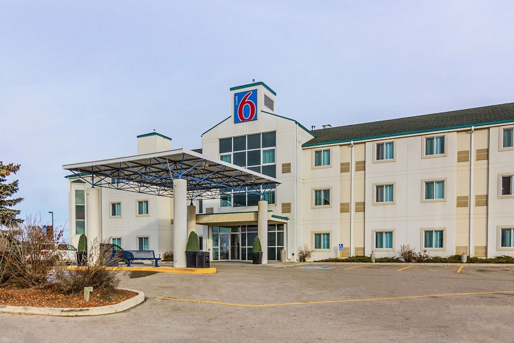 Motel 6 Saskatoon SK | 231 Marquis Dr, Saskatoon, SK S7R 1B7, Canada | Phone: (306) 665-6688