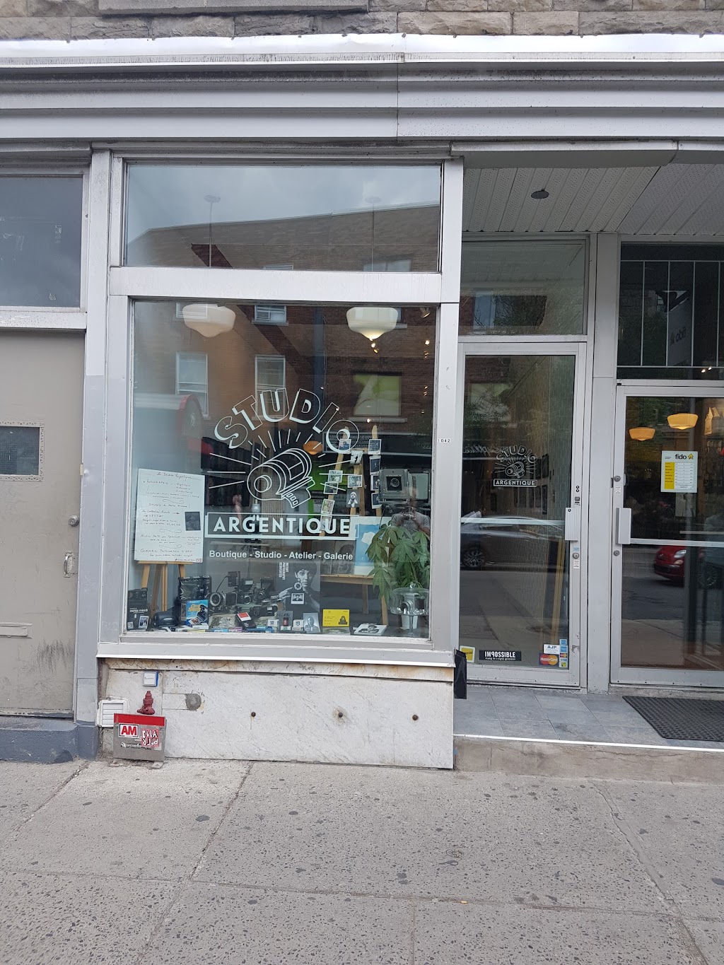 Le Studio Argentique | 355 Rue Rachel E, Montréal, QC H2W 1E8, Canada | Phone: (514) 597-0202