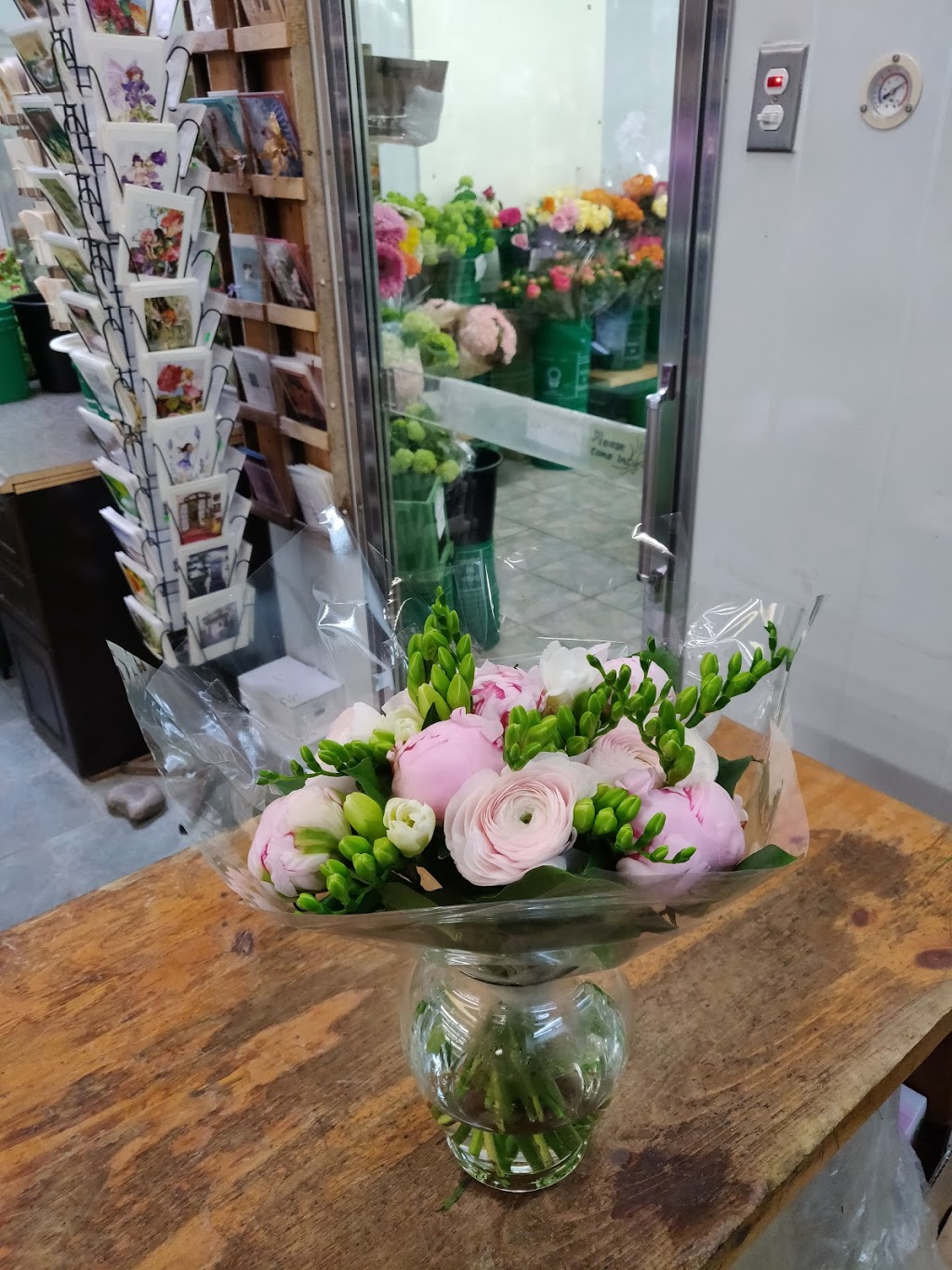 Passion Flowers | 410 Summerhill Ave, Toronto, ON M4W 2E4, Canada | Phone: (416) 962-8732