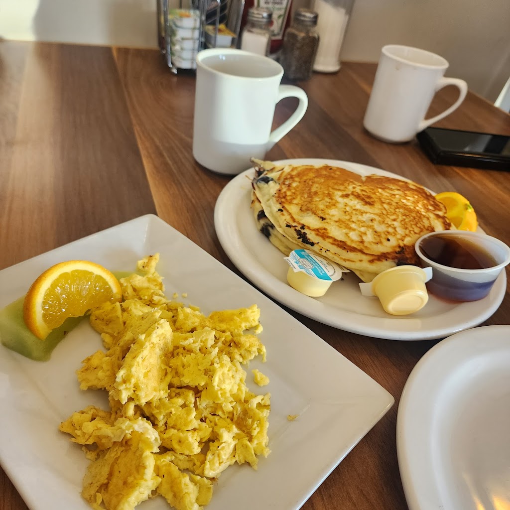 Chez Linda | 534 Main St, Shediac, NB E4P 2H1, Canada | Phone: (506) 532-2302