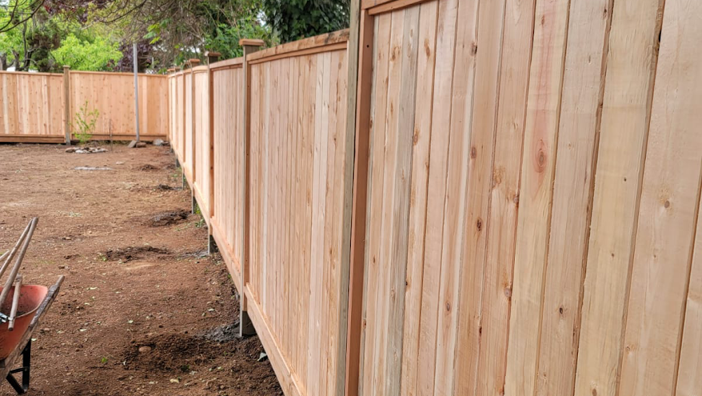 Bagha cedar & chain link fencing | 32625 Marshall Rd, Abbotsford, BC V2T 1A8, Canada | Phone: (778) 551-3628