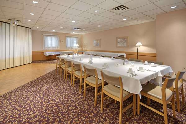 Days Inn by Wyndham Nanaimo | 809 Island Hwy, Nanaimo, BC V9R 5K1, Canada | Phone: (250) 980-3925