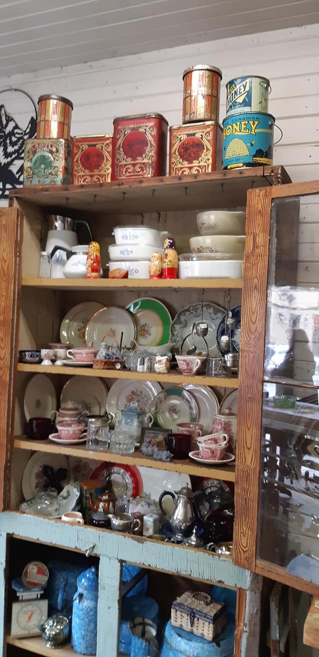 R.L Collectables & Antiques | 324 St Lawrence St, Merrickville, ON K0G 1N0, Canada | Phone: (613) 285-5118