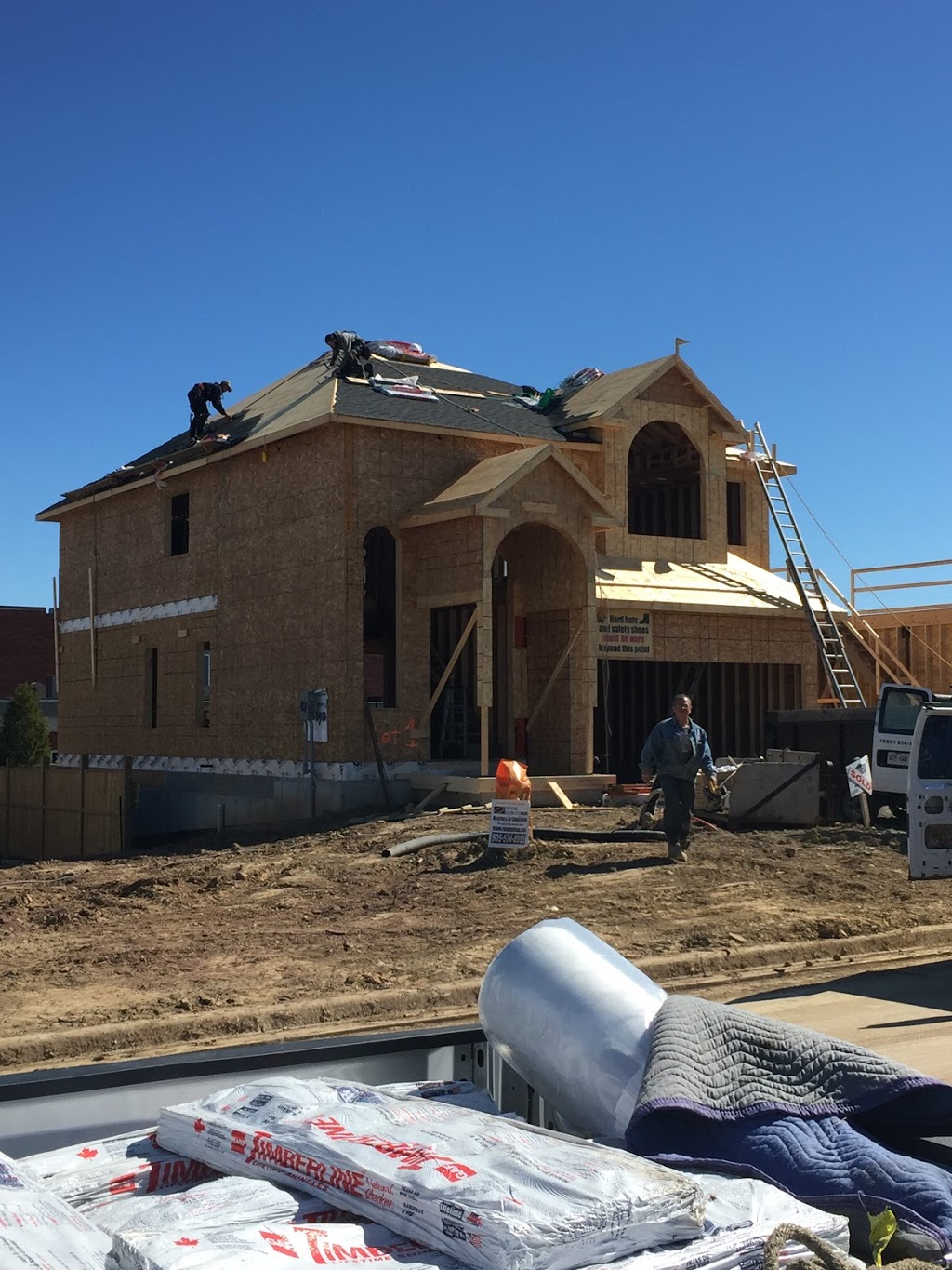 Straight Arrow Roofing | 95 Cayuga St, Brantford, ON N3S 1X1, Canada | Phone: (289) 260-9446
