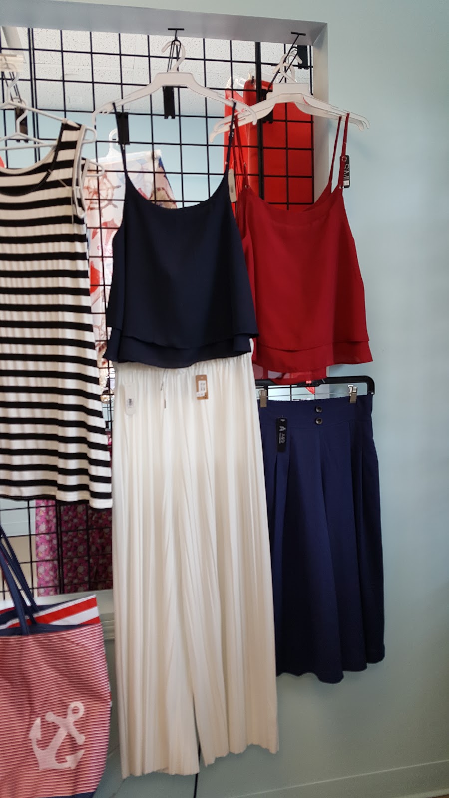 Elegante | 15 Church St, Westport, ON K0G 1X0, Canada | Phone: (613) 273-8520