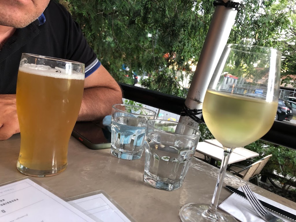 Les assoiffés - BISTRO | 20 Rue du Prince Arthur, Saint-Lambert, QC J4P 1X2, Canada | Phone: (450) 671-8901
