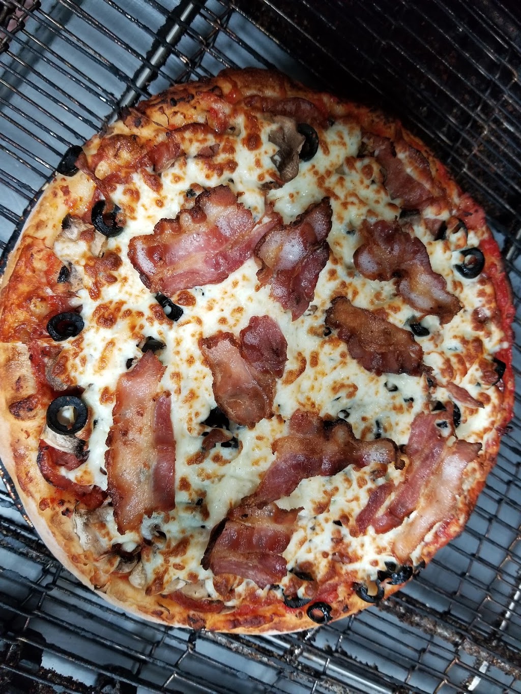 Québec Pizza | 1084 Boulevard de la Grande-Allée, Boisbriand, QC J7G 2T4, Canada | Phone: (450) 419-9111