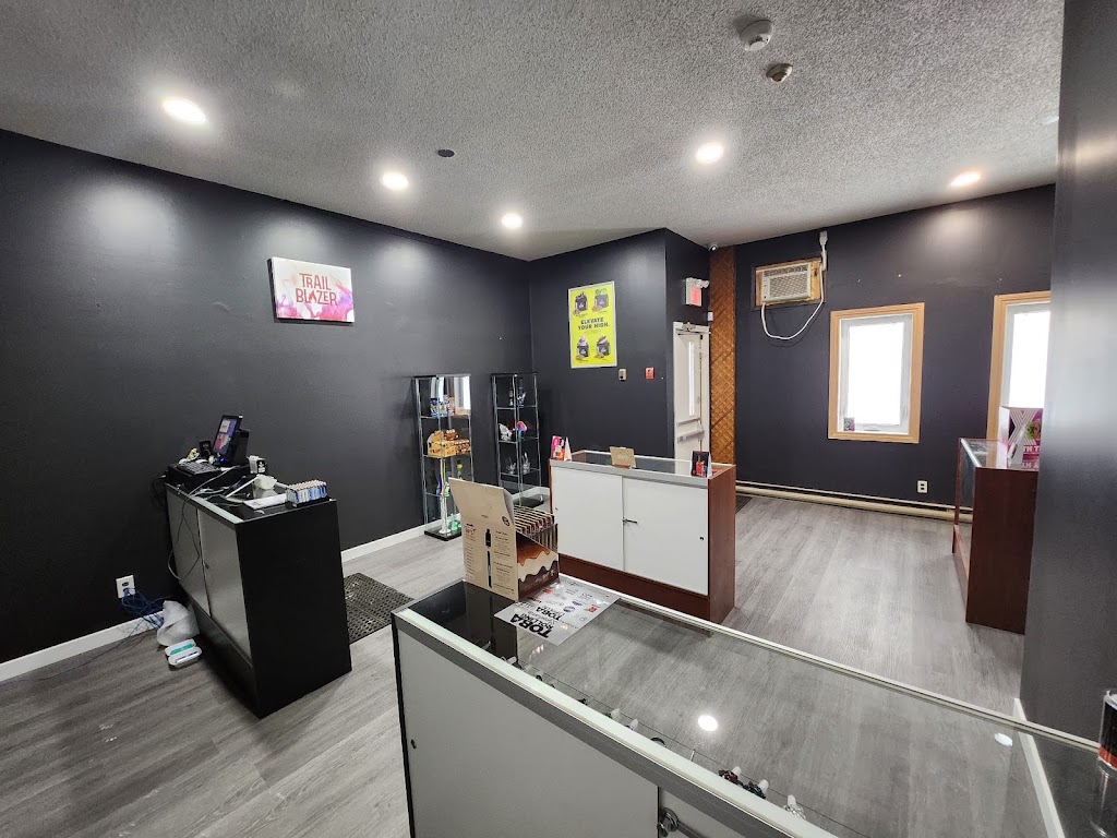 Hollander Cannabis & Vape | 101 Broadway St, Holland, MB R0G 0X0, Canada | Phone: (204) 526-2191