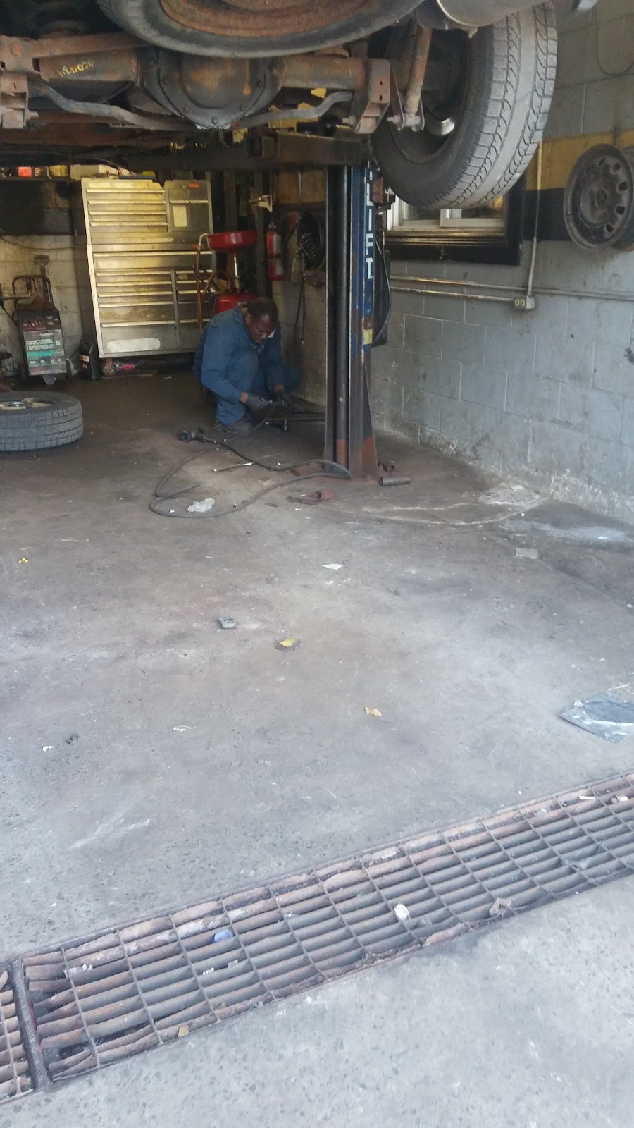 Avenue Tire Depot Inc | 1346 Avenue L, Ottawa, ON K1G 0A2, Canada | Phone: (613) 741-8473