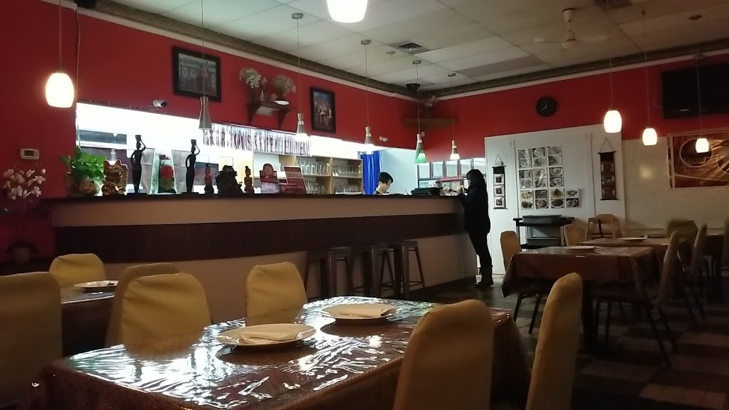 Tom Yum Thai Restaurant | 233 Regent Ave W, Winnipeg, MB R2C 2L6, Canada | Phone: (204) 414-9144