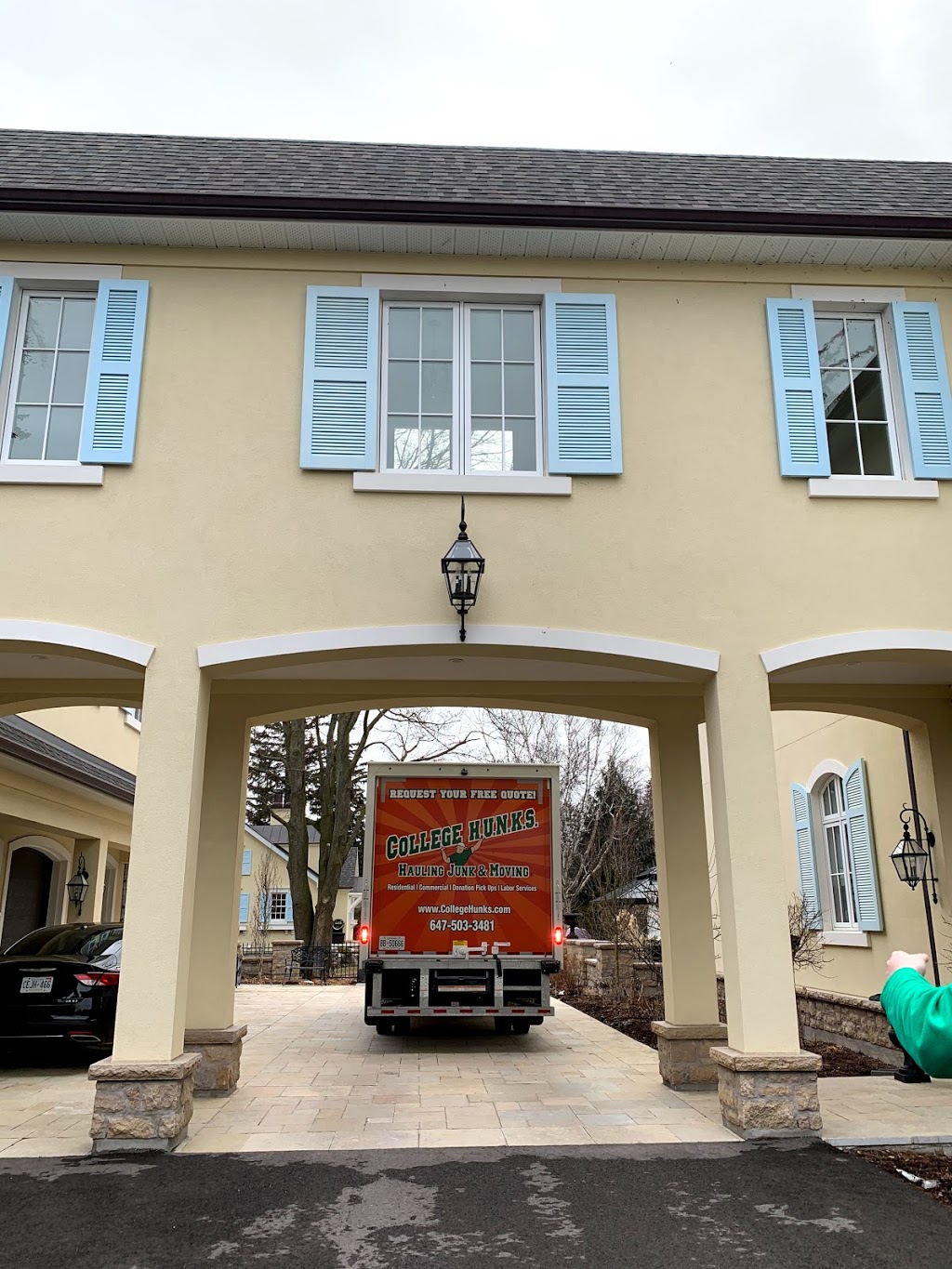 College Hunks Hauling Junk and Moving | 3190 Ridgeway Dr Unit 4, Mississauga, ON L5L 5S8, Canada | Phone: (647) 499-7169
