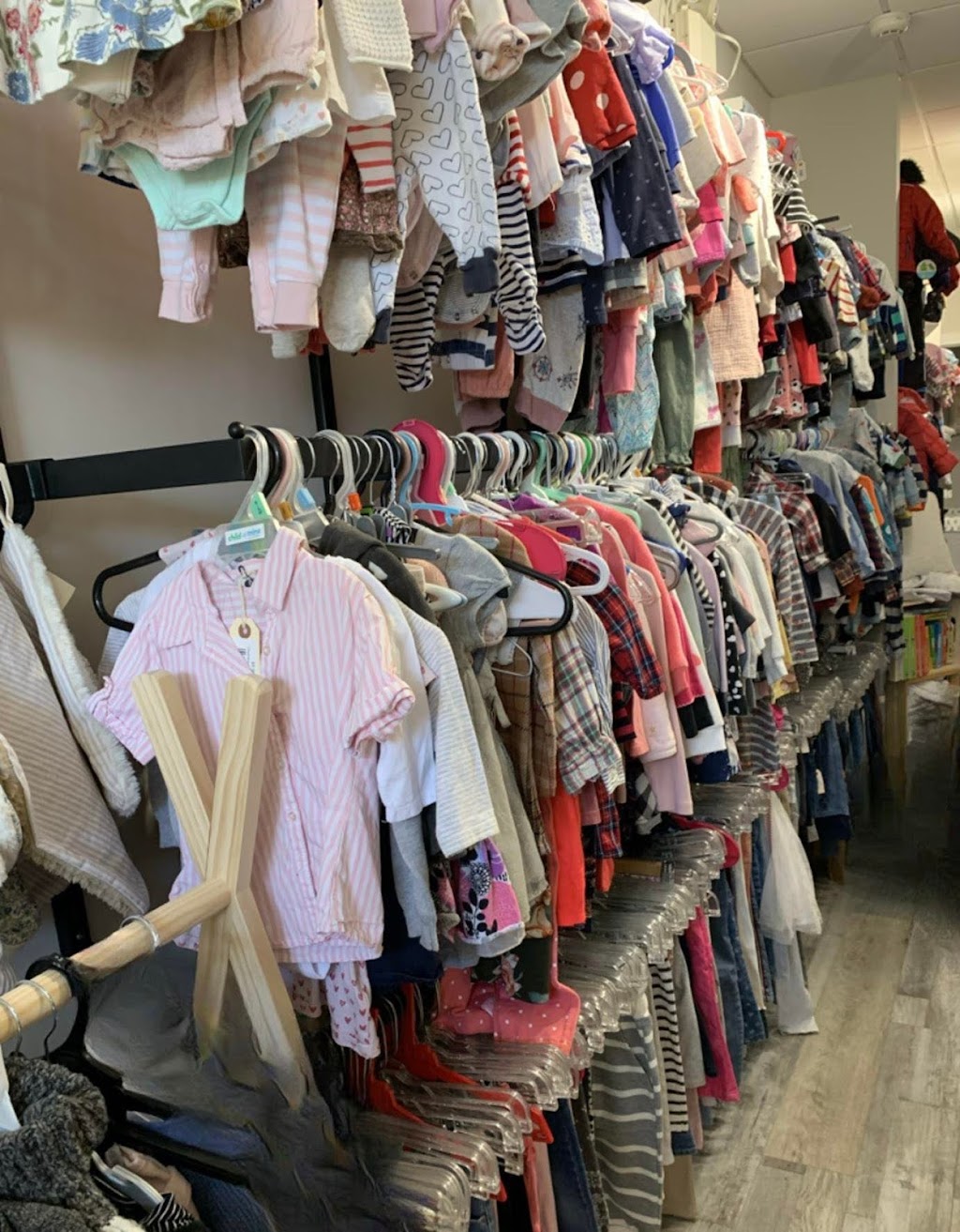 Boutique friperie le Placard de Jeanne et cie | 1791 Rue Principale local 9, Sainte-Julie, QC J3E 1W7, Canada | Phone: (450) 338-1046
