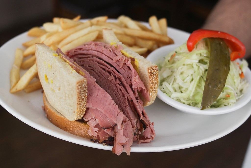 Diane Deli & Grill Restaurant | 10941 Rue Notre-Dame Est, Montréal-Est, QC H1B 2V1, Canada | Phone: (514) 645-5555