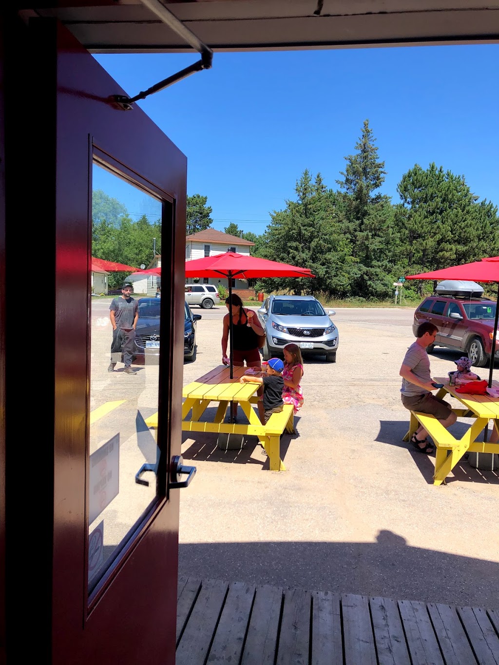 Charlie Ds | 19349 Opeongo Line Hwy 60 and, Arena Rd, Barrys Bay, ON K0J 1B0, Canada | Phone: (613) 756-7162