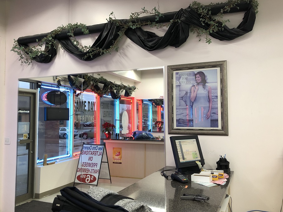 New Chris Cleaners | 5636 Glen Erin Dr, Mississauga, ON L5M 6B1, Canada | Phone: (905) 821-3336