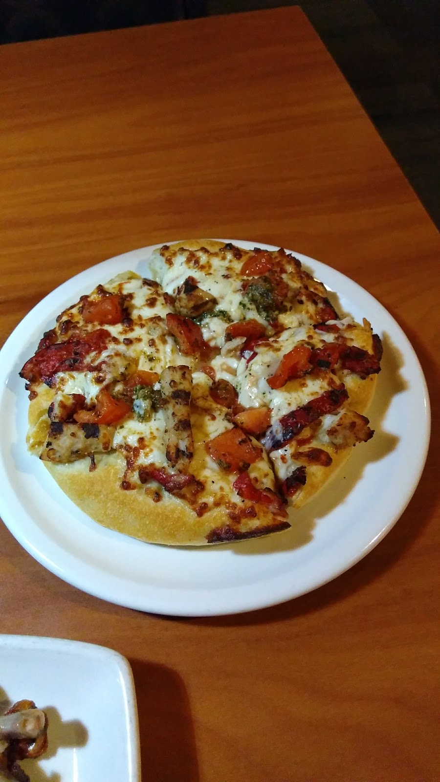 Pizza Hut | 109 Fanshawe Park Rd E, London, ON N5X 3W1, Canada | Phone: (519) 660-6545