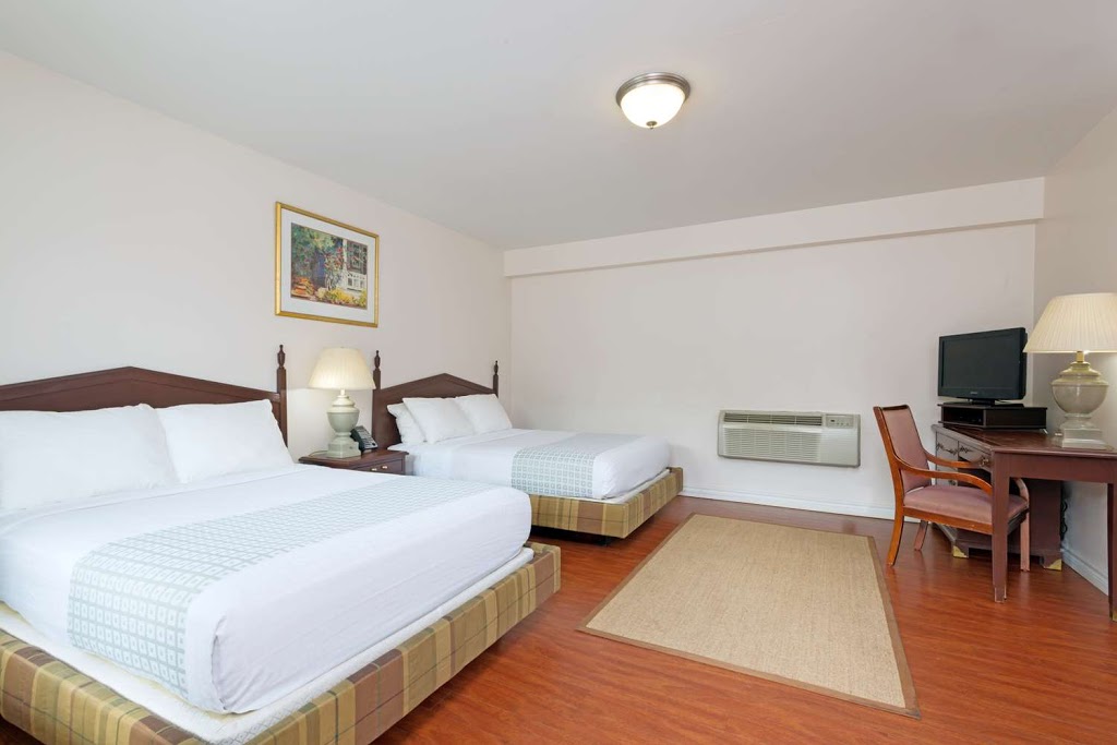Leelas Villa Inn | 774107 ON-10, Flesherton, ON N0C 1E0, Canada | Phone: (519) 924-3300