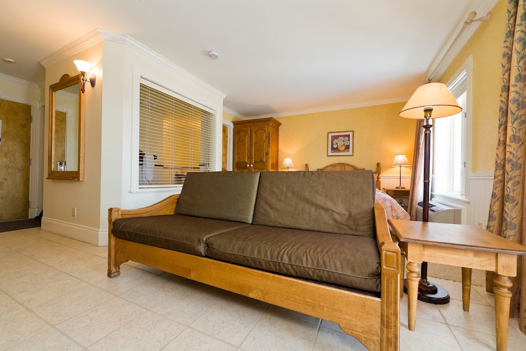 La Remontée Appartements Hôtel | 95 Côte Bellevue, La Malbaie, QC G5A 3A7, Canada | Phone: (877) 665-3757