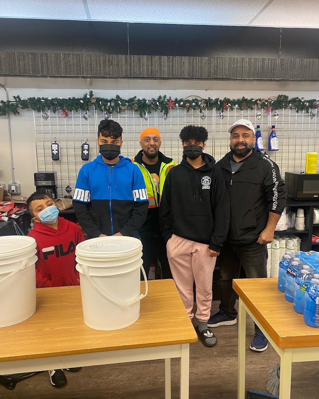 GURU NANAK FOOD BANK ABBOTSFORD | 31877 South Fraser Way Entry From, Victoria St, Abbotsford, BC V2T 1V4, Canada | Phone: (604) 580-1313