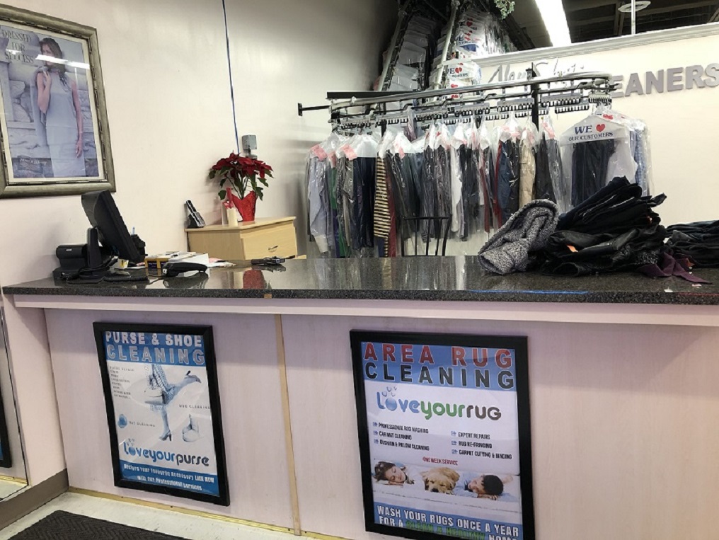 New Chris Cleaners | 5636 Glen Erin Dr, Mississauga, ON L5M 6B1, Canada | Phone: (905) 821-3336