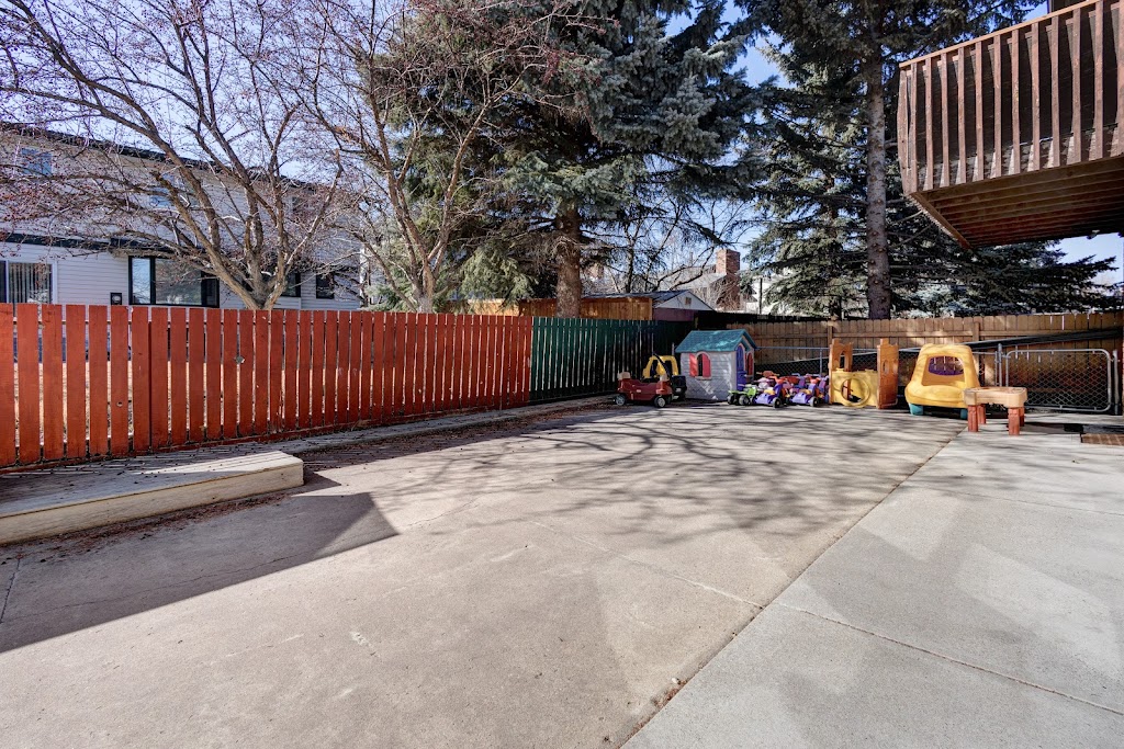 Acorn Dojo Daycare | 308 Woodfield Rd SW, Calgary, AB T2W 3V9, Canada | Phone: (403) 281-4997