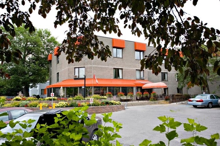 Villa Retirement Lodge | Left Side Entrance, 689 Yonge St, Midland, ON L4R 2E1, Canada | Phone: (705) 526-4238 ext. 218