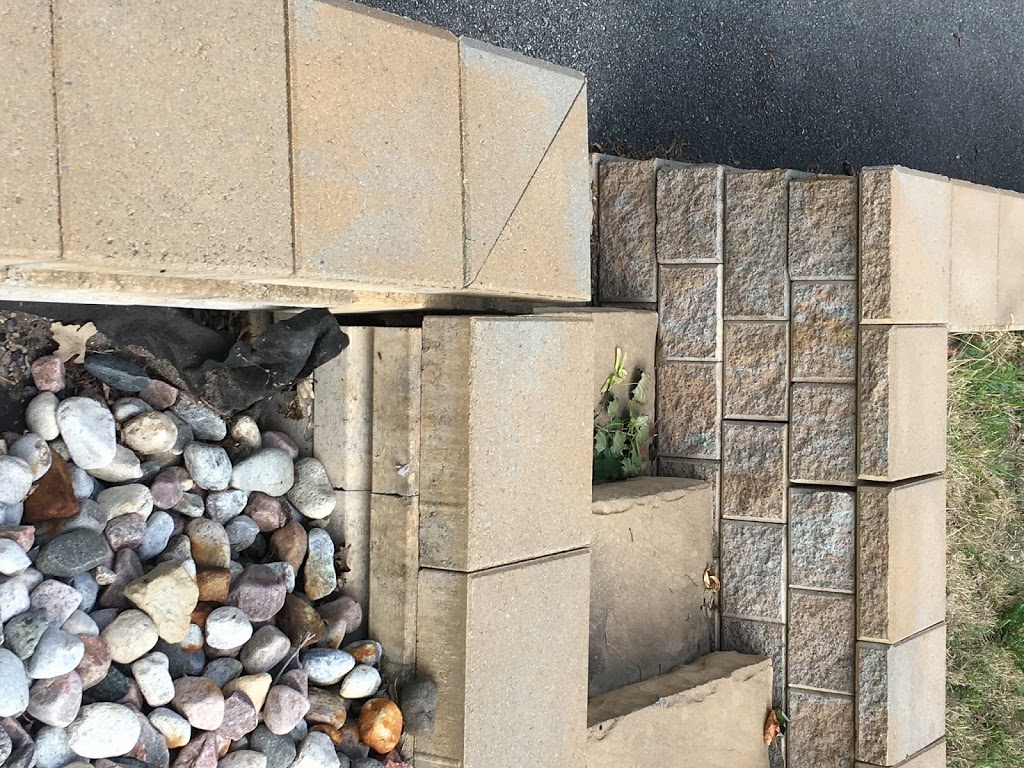 Parkway Landscaping | 863 Excursion Way, Nepean, ON K2J 6E3, Canada | Phone: (613) 692-3335