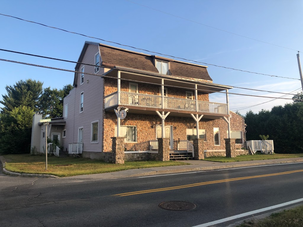 Prince Hotel | 217 Rue Amherst, Amherst, QC J0T 2L0, Canada | Phone: (819) 687-9952