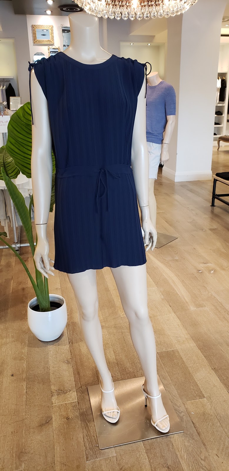 Club Monaco | 1 Promenade Cir, Thornhill, ON L4J 4P8, Canada | Phone: (905) 881-7233