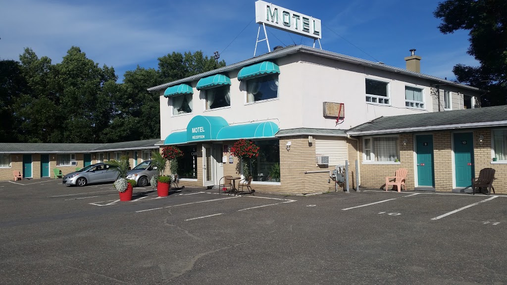 Motel Levis | 8520 Boulevard Guillaume-Couture, Lévis, QC G6V 8V7, Canada | Phone: (418) 837-6667
