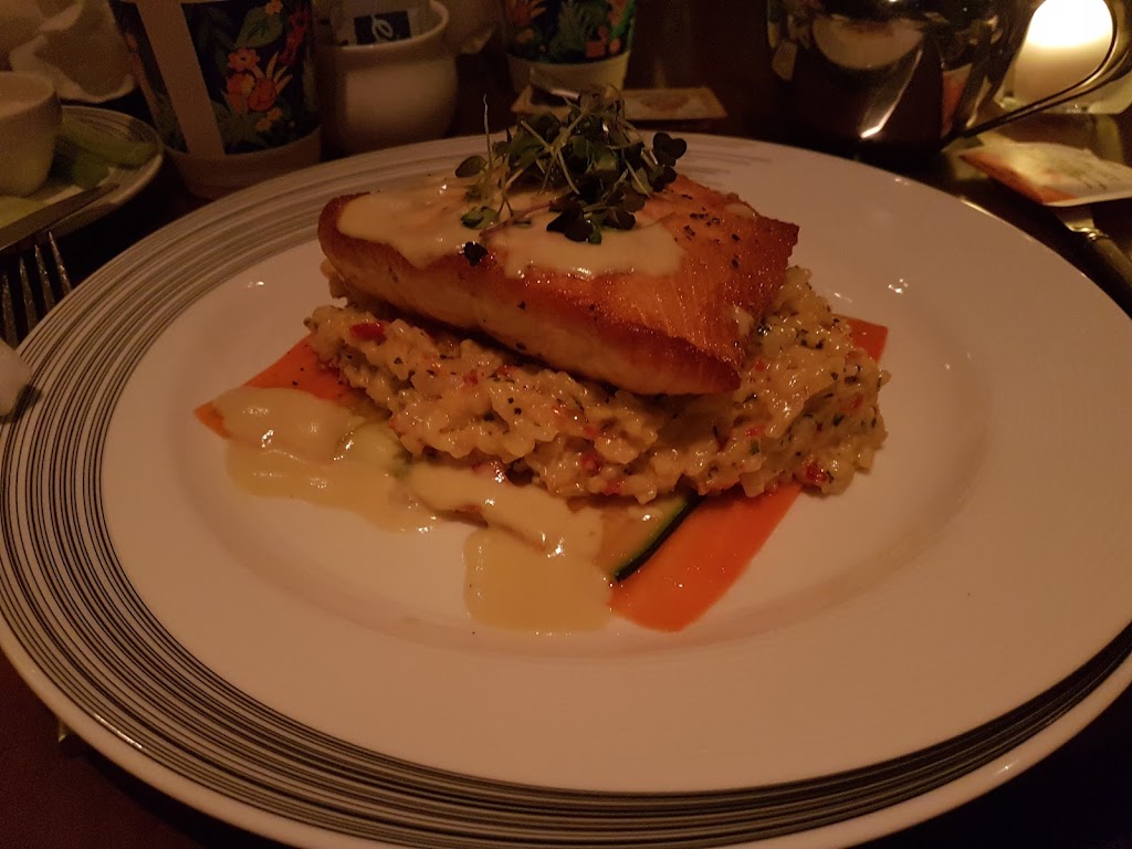 Carvers Steakhouse - Sheraton Cavalier | 2620 32 Ave NE, Calgary, AB T1Y 6B8, Canada | Phone: (403) 250-6327