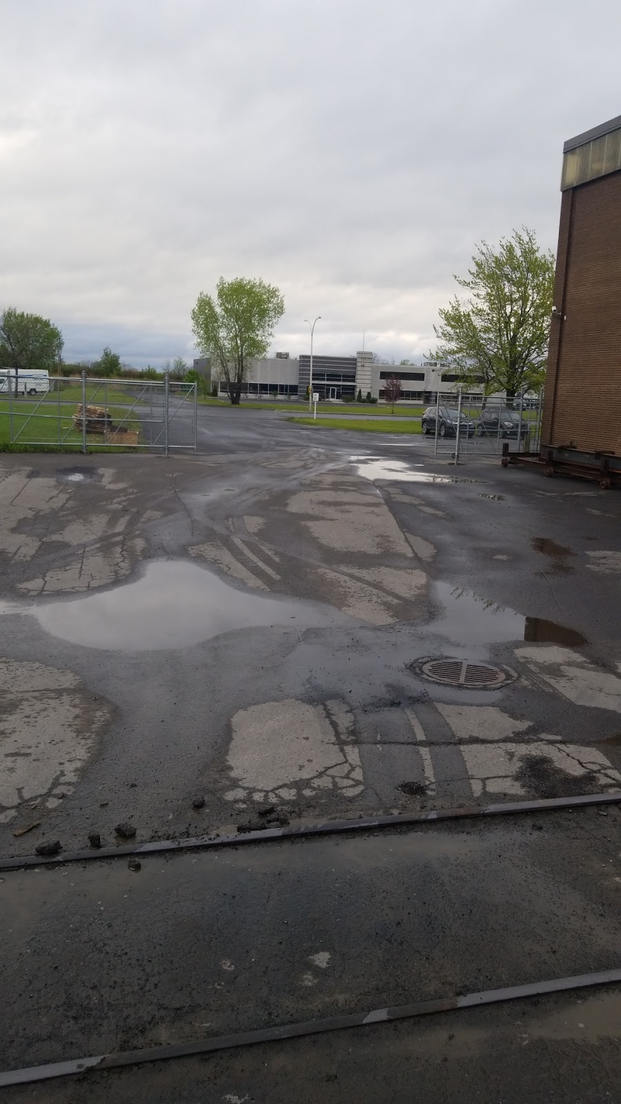 L.B. Foster Technologie Ferroviaires Canada Ltée | 350 Bd Industriel, Saint-Jean-sur-Richelieu, QC J3B 4S6, Canada | Phone: (450) 347-5254