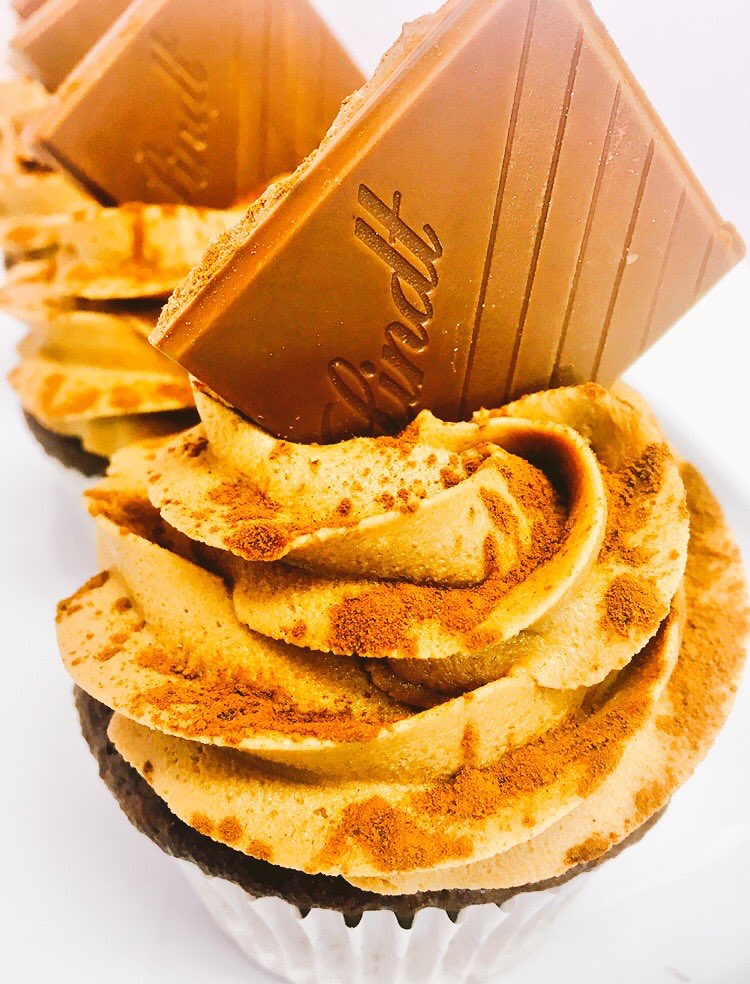 Dvas Custom Cakes & Treats | 383 Elgin St N, Cambridge, ON N1R 8C1, Canada | Phone: (519) 267-3827