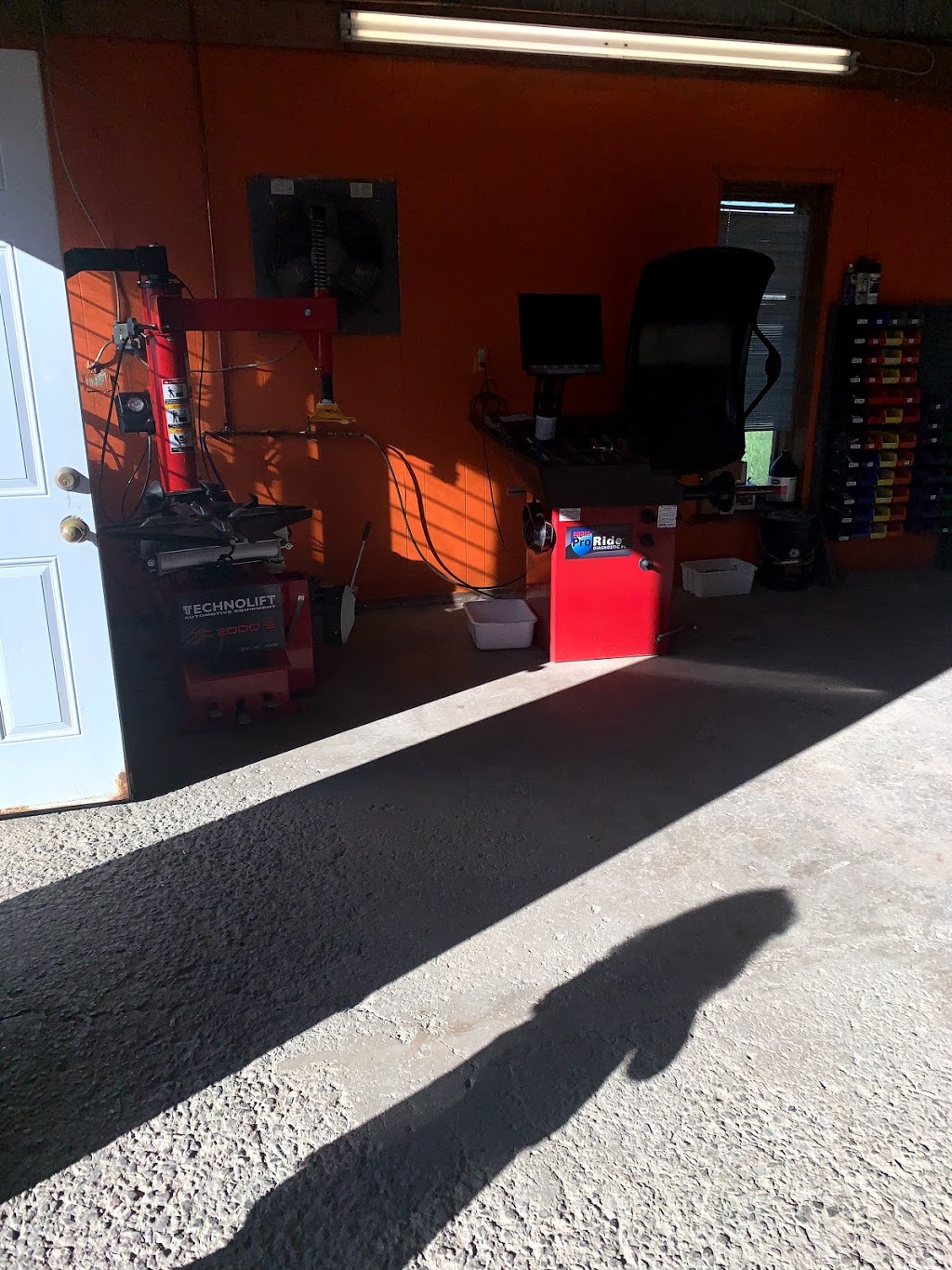 Haj rims and tires | 110 Westhunt Dr #5, Carp, ON K0A 1L0, Canada | Phone: (613) 672-2727